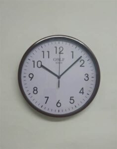 שעון קיר מנגנון שקט מסגרת צבע חום קוטר 25 ס"מ