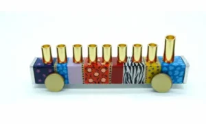 חנוכיה אוטו עם גלגלים צבוענית 9223
