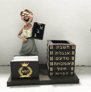 סט משרדי קריקטורה מורה (אישה) ניתן להוסיף הקדשה